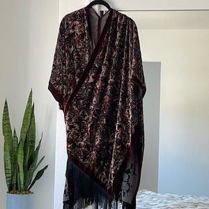 Lovestitch Velvet Rose Patterned Kimono w/ Fringe